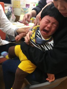 子供が1歳で一升餅を背負うんだけど倒れて泣いてしまうというブログ