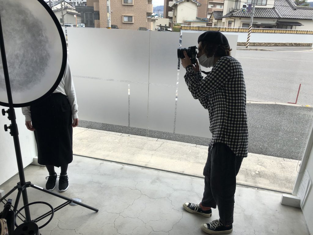 広島県廿日市市にある美容院美容室プロッソル廿日市店ディレクターの寺岡和人が毎月恒例の撮影会でカットとカラーをしたモデルさんのヘアスタイル