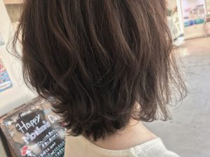 広島県広島市安佐南区大町の美容院・美容室・ヘアサロンプロッソル大町店スタイリスト金澤篤志のヘアスタイル　ヘアカラー　シルバーアッシュ