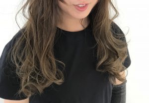 広島県広島市安佐南区大町にある美容院・美容室・ヘアサロンプロッソル大町店スタイリスト金澤篤志のヘアスタイル　ハイトーングラデーション　ミルクティーカラー