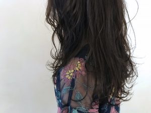 広島県広島市安佐南区大町の美容院美容室ヘアサロンスタイリスト金澤篤志のヘアスタイル 外ハネミックス グレージュ