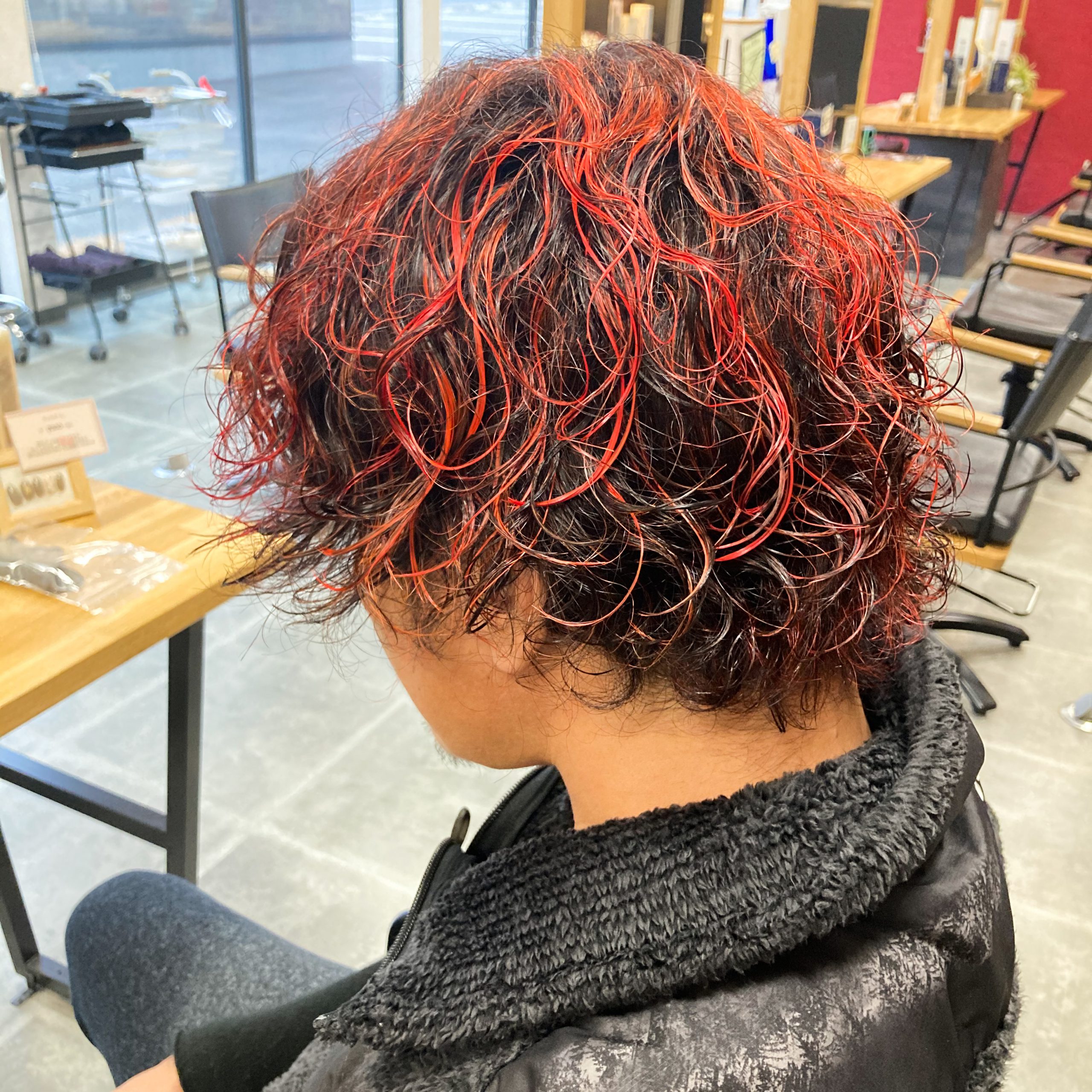 Snsで大人気 メッシュキャップでエッジのきいたレッドヘアに大変身 Prosolrita